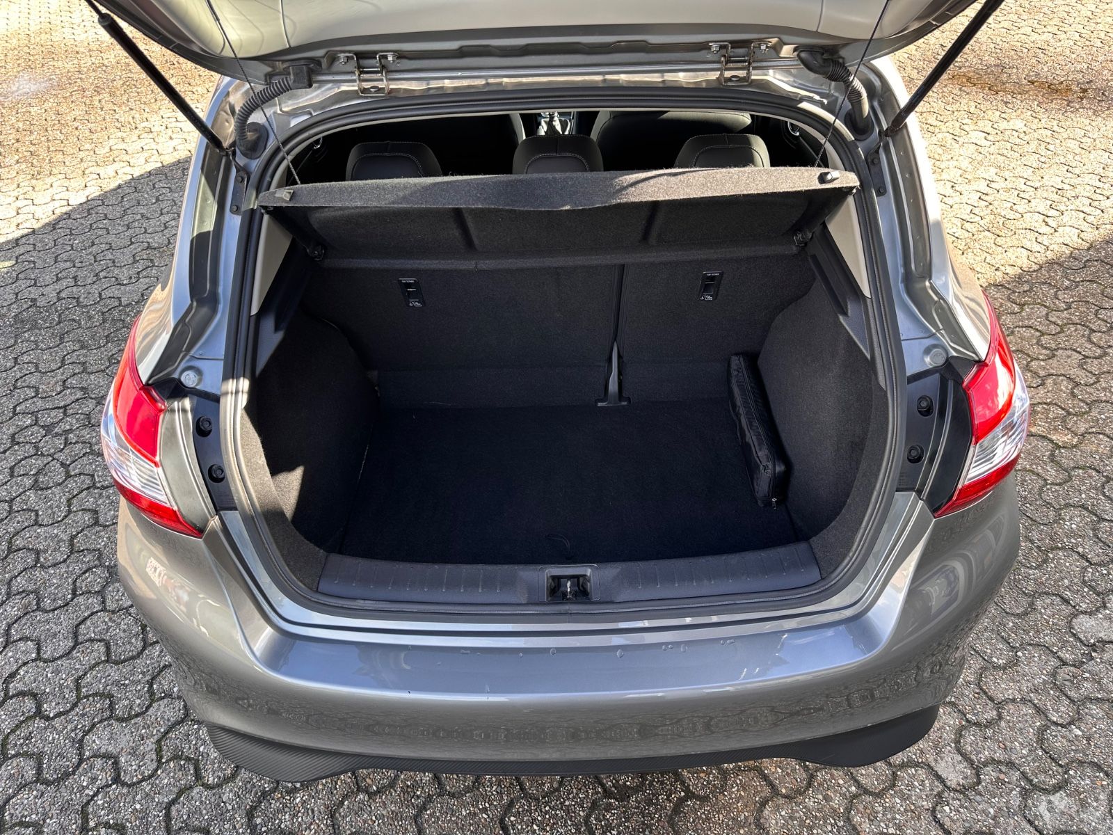 Fahrzeugabbildung Nissan Pulsar N-Connecta 1.2 DIG-T AHK/Kamera/GRA/SHZG