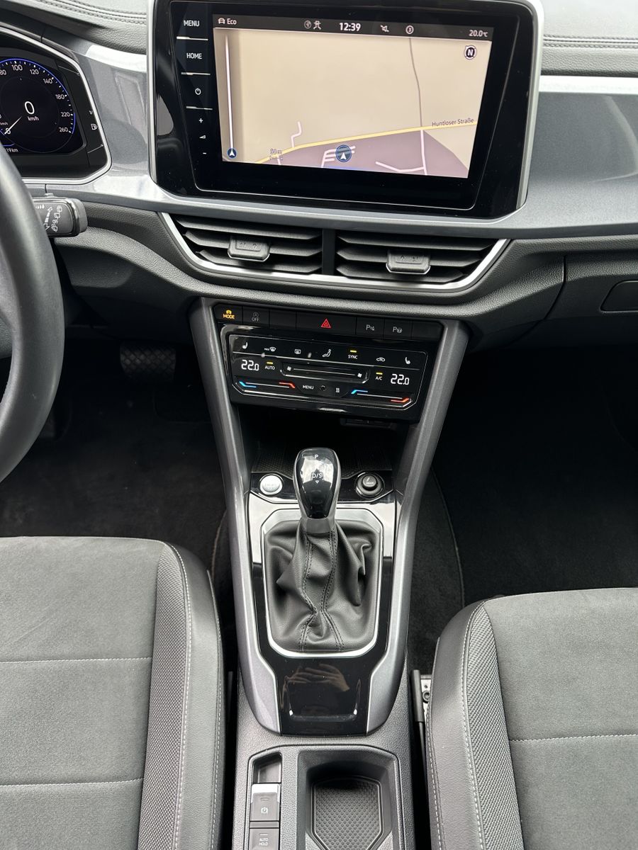 Fahrzeugabbildung Volkswagen T-Roc 1.5 TSI DSG Sport NAV+LED+ACC+STANDHEIZUNG
