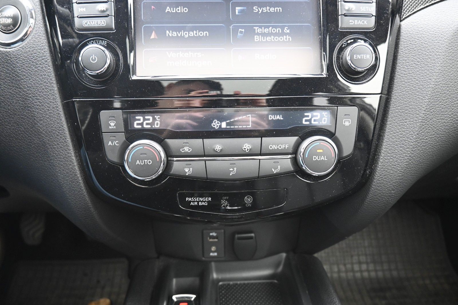 Fahrzeugabbildung Nissan X-Trail  1.6 DIG-T Schalter Tekna 4x2*360°*Pano