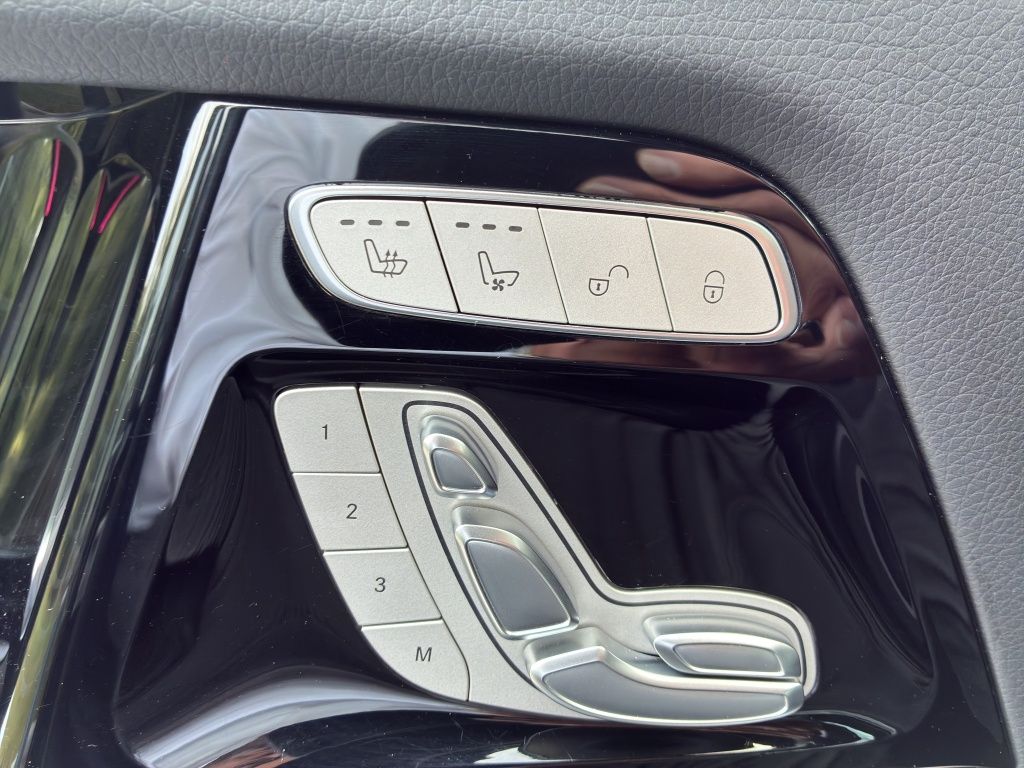 Fahrzeugabbildung Mercedes-Benz G 450 d NIGHT*AHZV*GSHD*DISTR*M-BEAM*STHZG*360°*