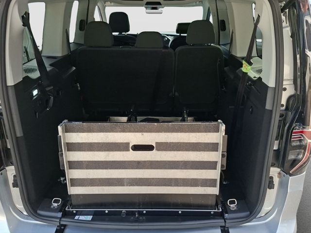 Fahrzeugabbildung Volkswagen Caddy Life Maxi Rollstuhlrampe & Schwenksitz