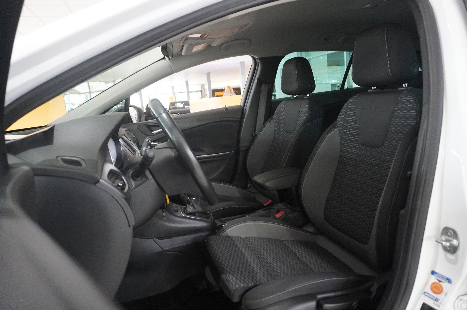 Fahrzeugabbildung Opel Astra K ST 1.2T EDITION NAVI/LED/KAMERA/SHZ/DAB+