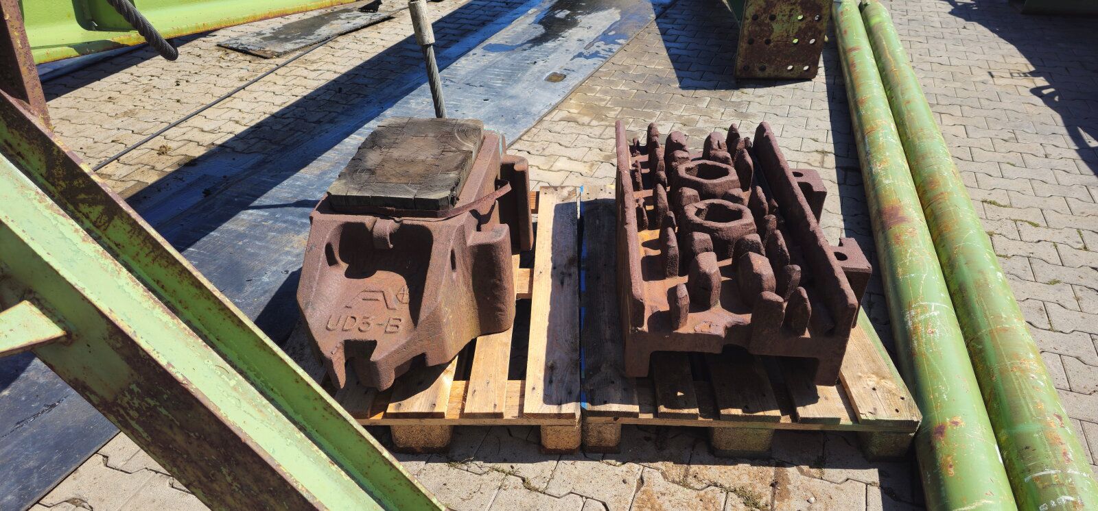 Fahrzeugabbildung IHC S-35 Hydrohammer / Powerpack / Schwenkmäkler