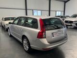 Volvo V50 Kombi 2.0 D DPF Momentum/1.Hand/wenig KM - silberne Volvo V50