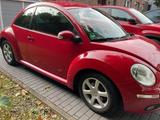 Volkswagen New Beetle 1.4 Freestyle - Volkswagen New Beetle mit Benzin-Antrieb: Limousine