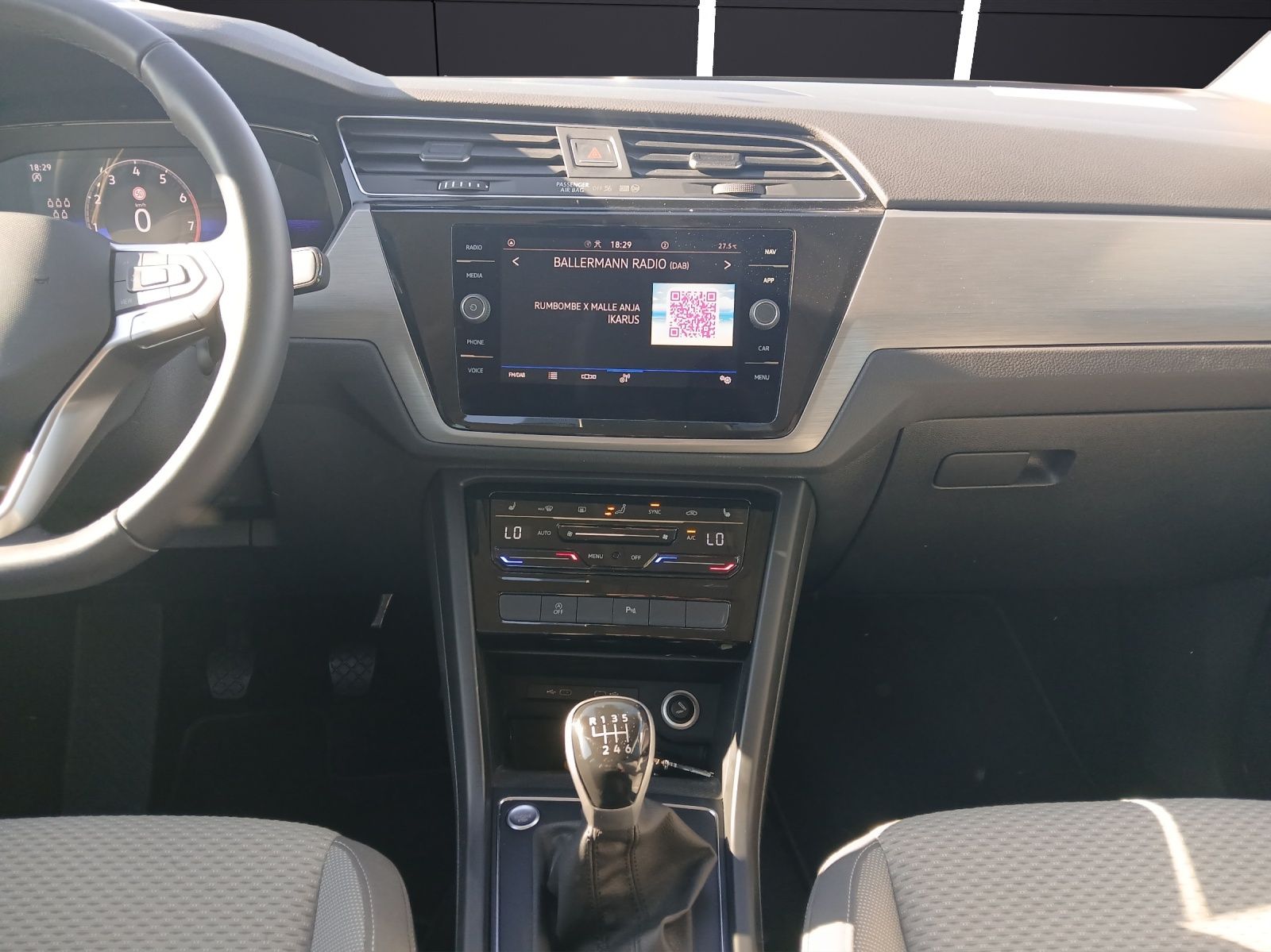 Fahrzeugabbildung Volkswagen Touran TSI Comfortline 7-Si Navi AID ACC PDC SH
