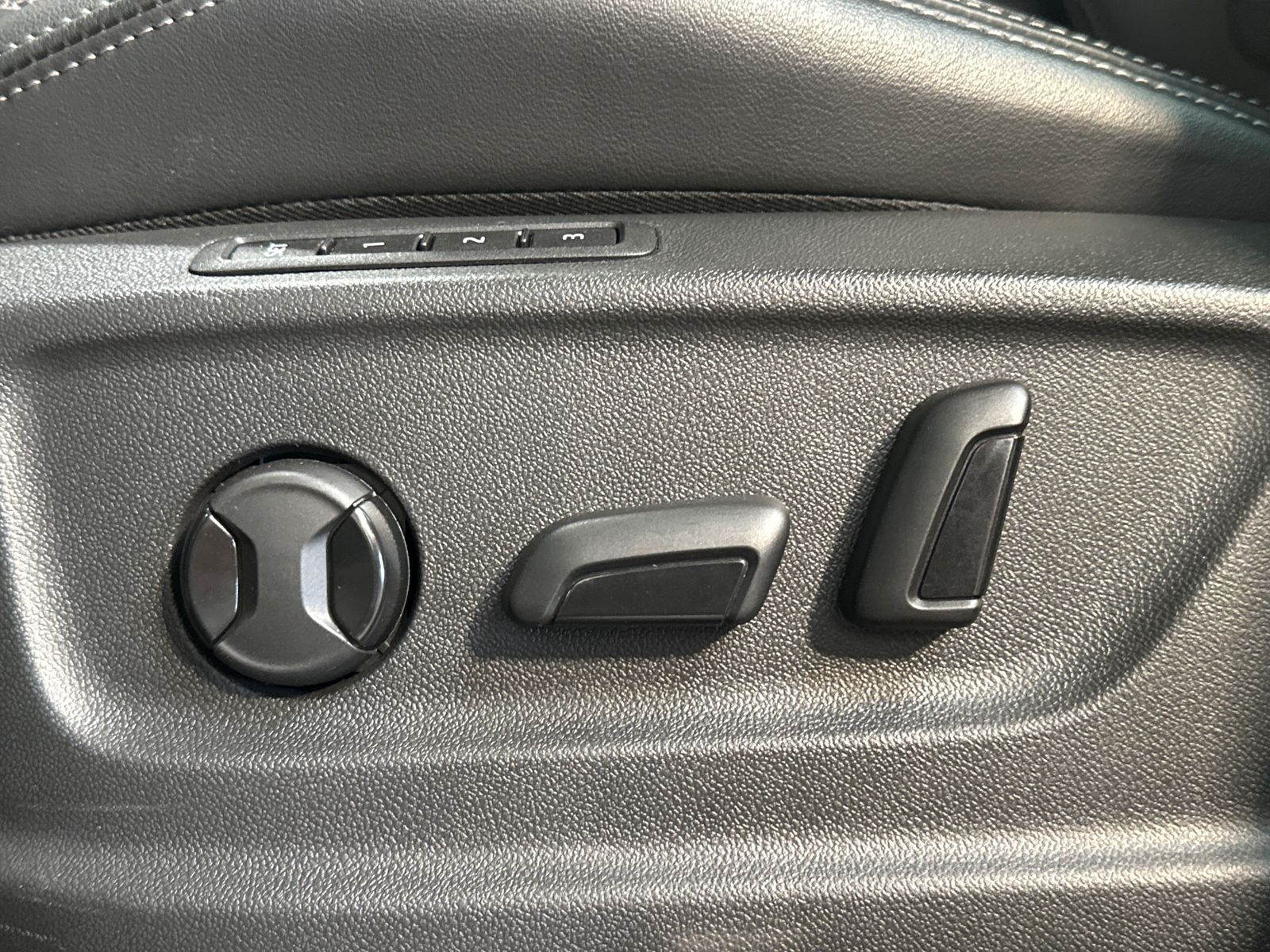 Fahrzeugabbildung SKODA Kodiaq 2.0 TDI DSG Style NAV+LED+PANO+AHK+STHZ