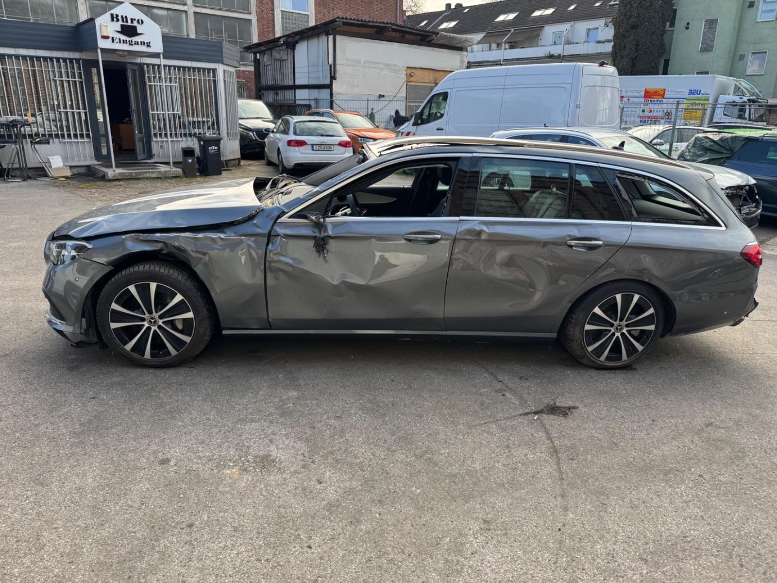 Mercedes-Benz E 300 de AVANTGARDE Automatik Kamera Teilleder