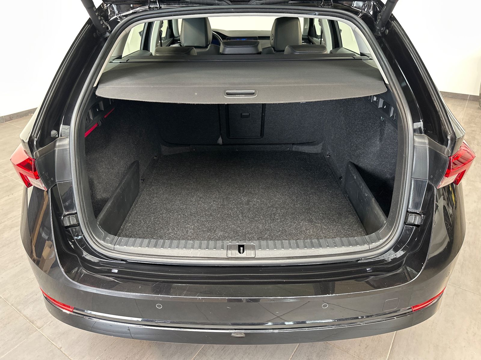 Fahrzeugabbildung SKODA Octavia Combi Style NAV+LED+KAMERA+AHK+ACC+17ZO