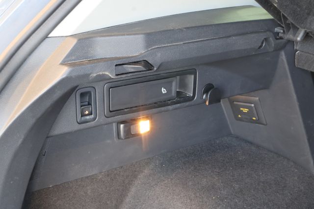 Volkswagen Tiguan 2.0 TDI Elegan. HUD+AID+STDHZG+MATRIX+AHK
