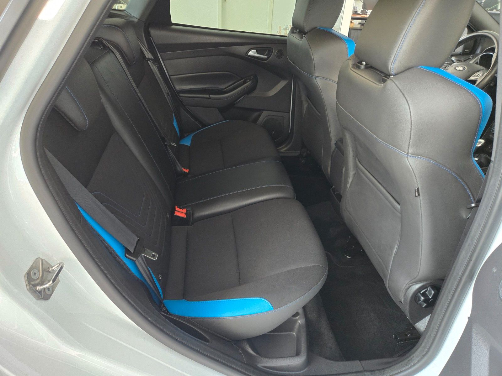 Fahrzeugabbildung Ford Focus Lim. RS*Recaro Sitze