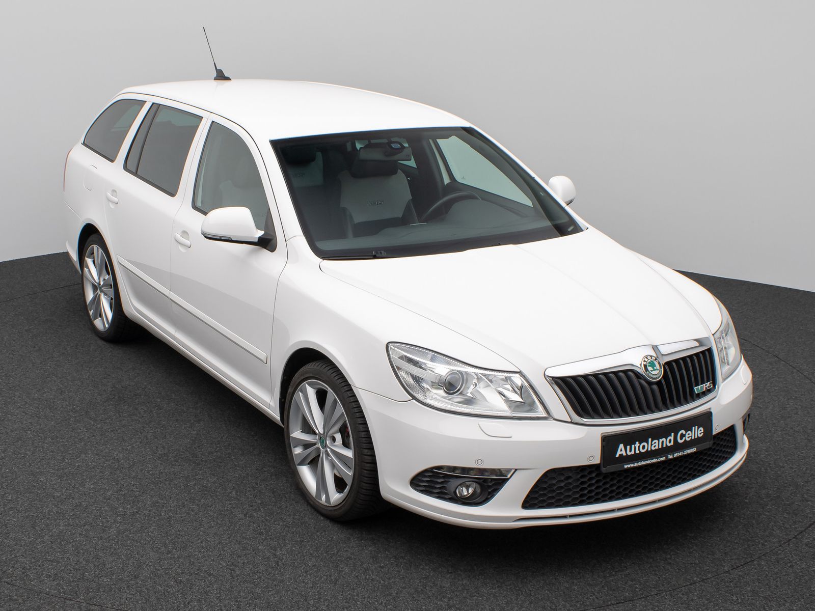 Fahrzeugabbildung SKODA Octavia Combi RS Xenon PDC Navi Sport