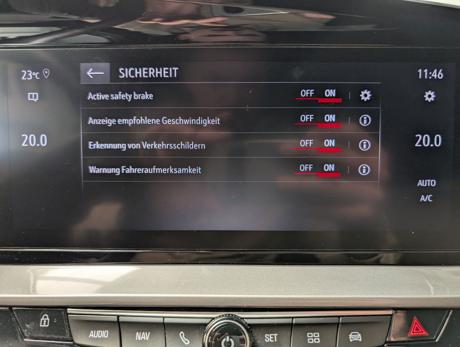 Fahrzeugabbildung Opel Mokka 1.2 Ultimate Aut. Winter-Paket Kamera ACC