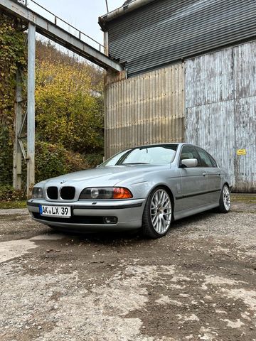 BMW E39 520I