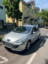 Peugeot 307 1.6 Premium 110 Premium - Peugeot 307 Premium mit Benzin-Antrieb