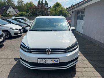 Fahrzeugabbildung Volkswagen Touran Comfortline. Start-Stopp. Neuer Motor.