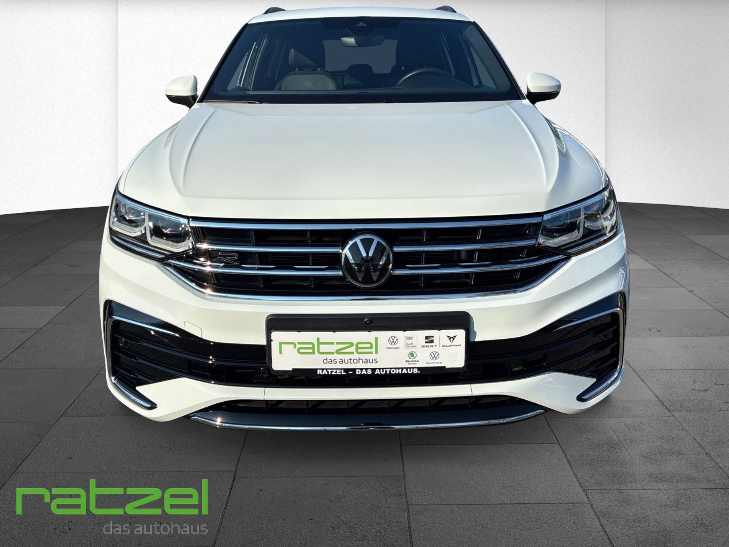 Fahrzeugabbildung Volkswagen Tiguan R-Line 2.0 TDI DSG AHK LED Matrix 360 Kam