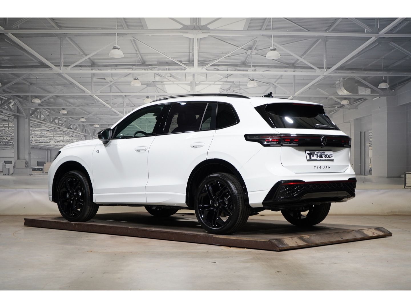 Volkswagen Tiguan R-Line 2.0 TDI SCR DSG 4MOTION Black Styl imagem 2