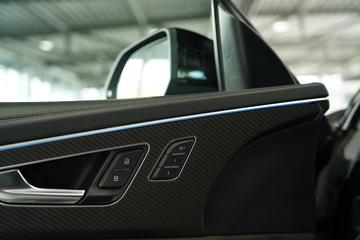 2021 AUDI RSQ8 — миниатюра 28