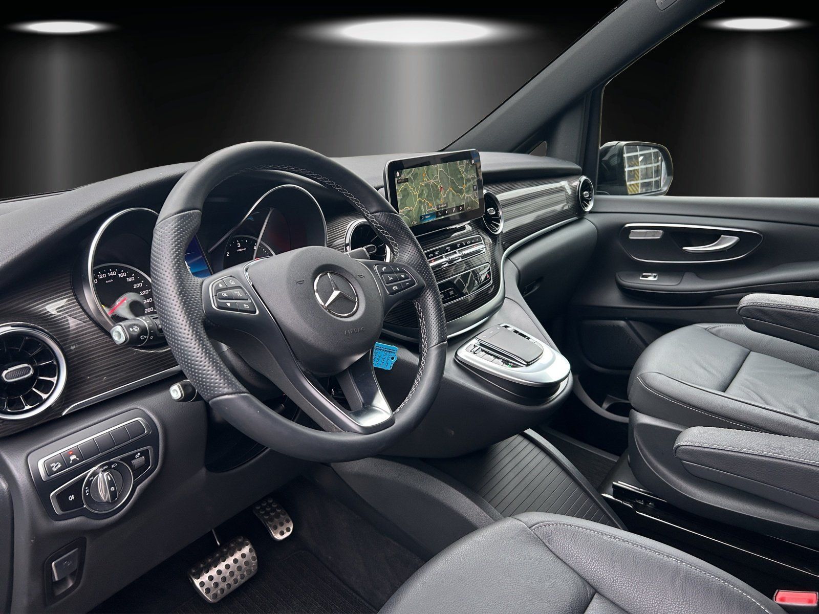 Fahrzeugabbildung Mercedes-Benz V 250 d 4M L 7-Sitze GSD Standhzg ILS Sport AHK