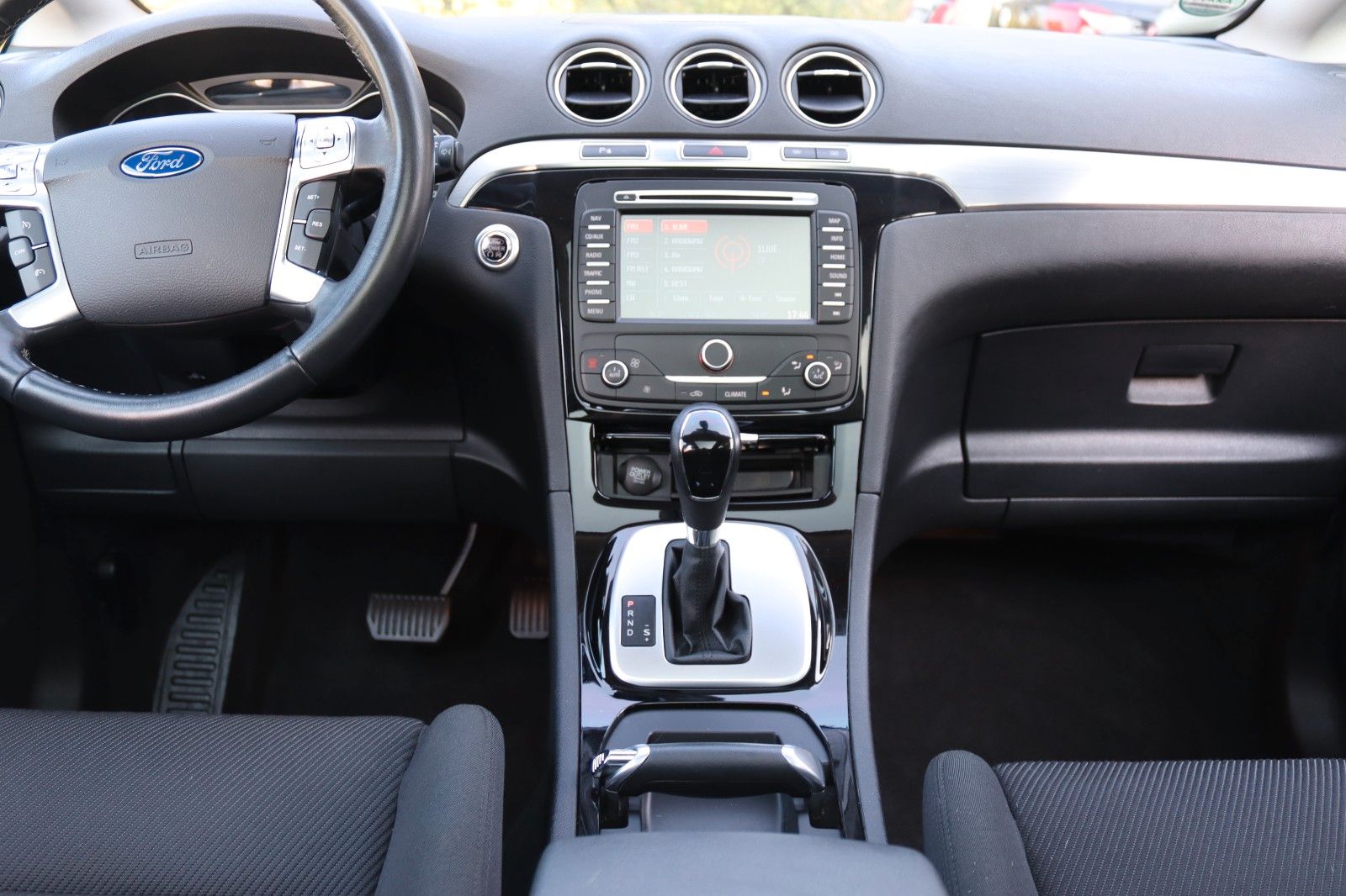 Fahrzeugabbildung Ford S-MAX 2.2TDCi  TITANIUM AUT NAVI  PANO  CAM ALU