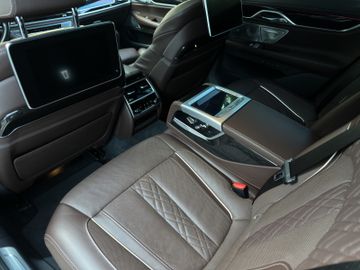 BMW 750 - 12