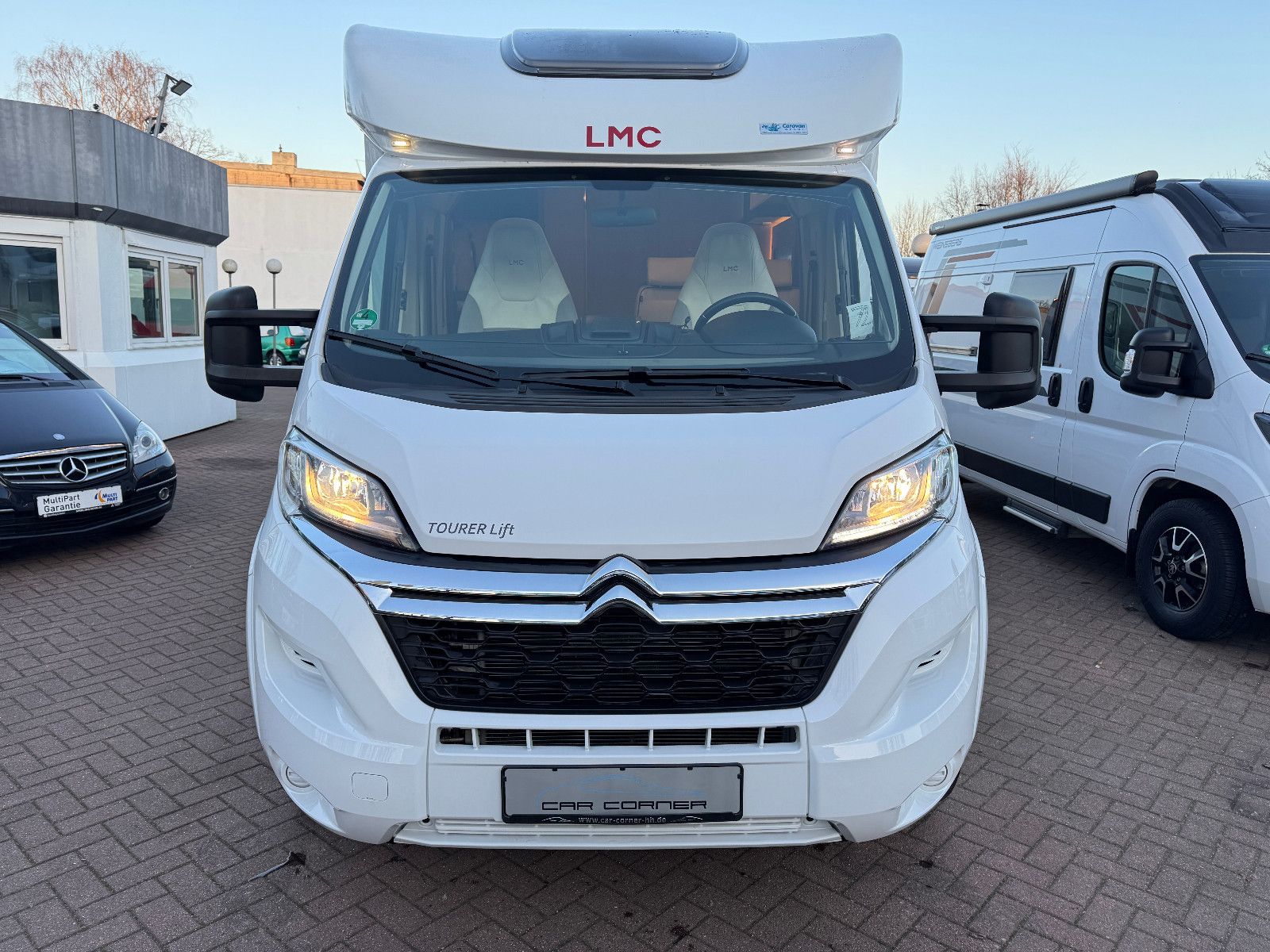 Fahrzeugabbildung LMC TOURER LIFT H 730 G DACHKLIMA SAT SKYROOF HUBBET