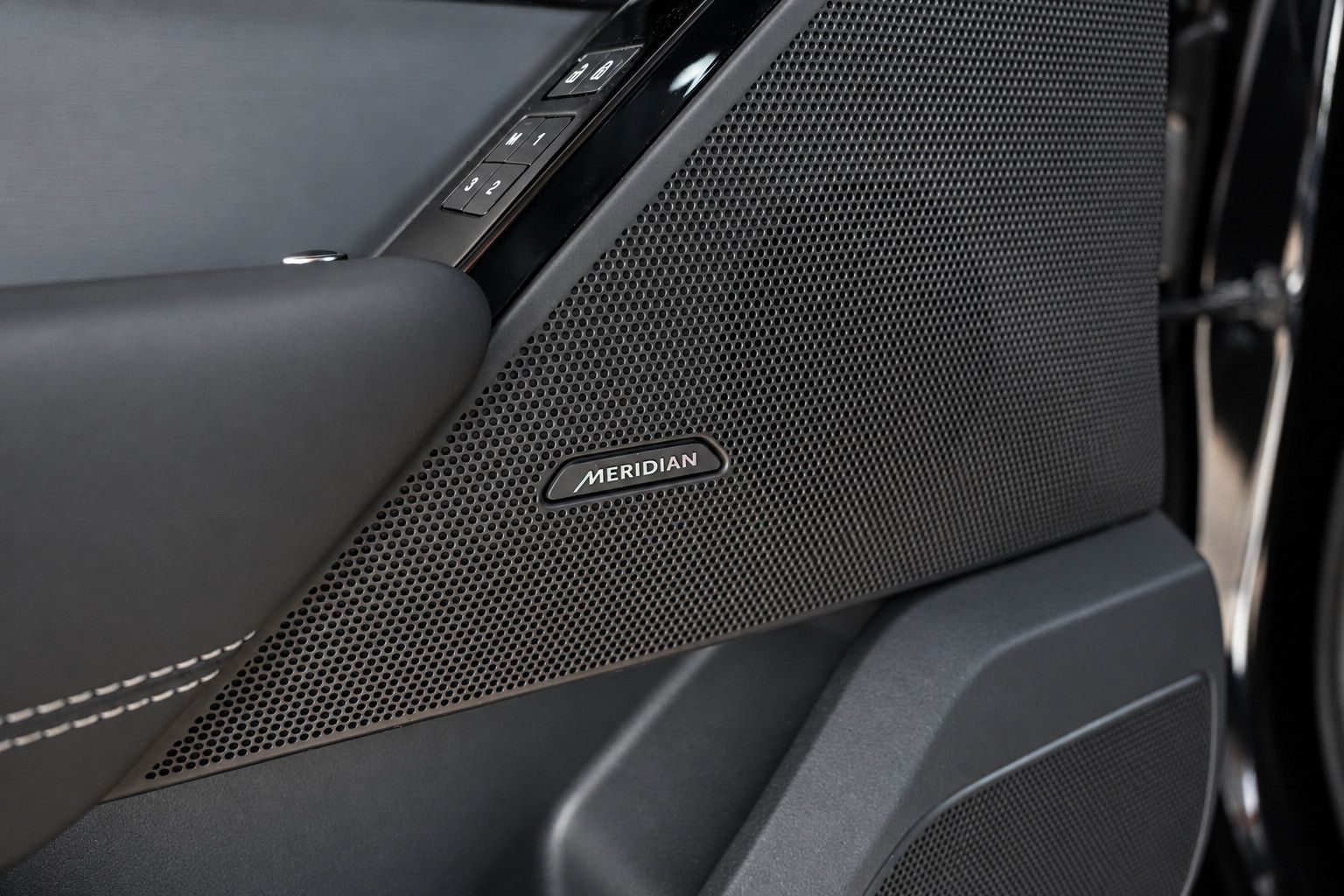 Fahrzeugabbildung Land Rover Range Rover Velar R-Dynamic SE *Meridian*Memory*
