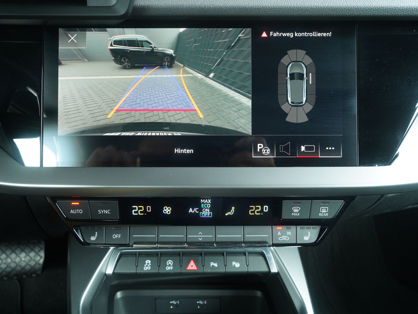 Fahrzeugabbildung Audi A3 Sportback 30 TDI S line LED/MMI/VIRTUAL/CAM