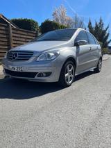 Mercedes-Benz B200 - Mercedes-Benz 200 mit Diesel-Antrieb: Kleinbus