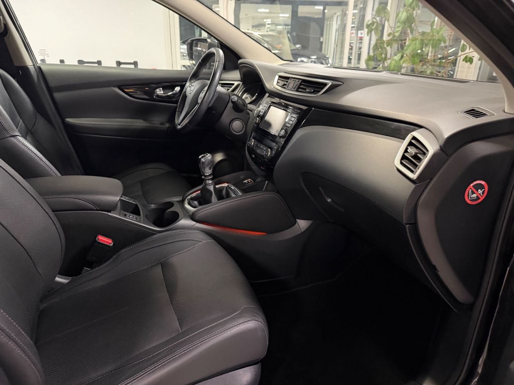 NISSAN Qashqai 1.6Tekna 2.Hand LED NAVI CAM AHK LEDER NISSAN Qashqai 1.6Tekna 2.Hand LED NAVI CAM AHK LEDER