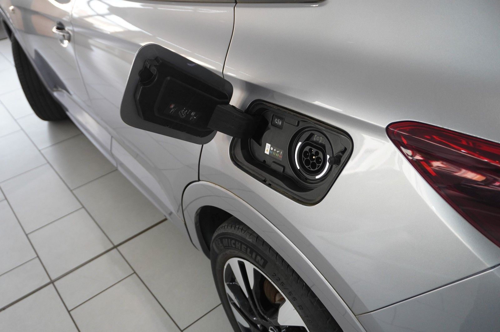 Fahrzeugabbildung Opel Grandland (X) ULTIMATE 4HYBRID NAVI/LED/SPORT/SH