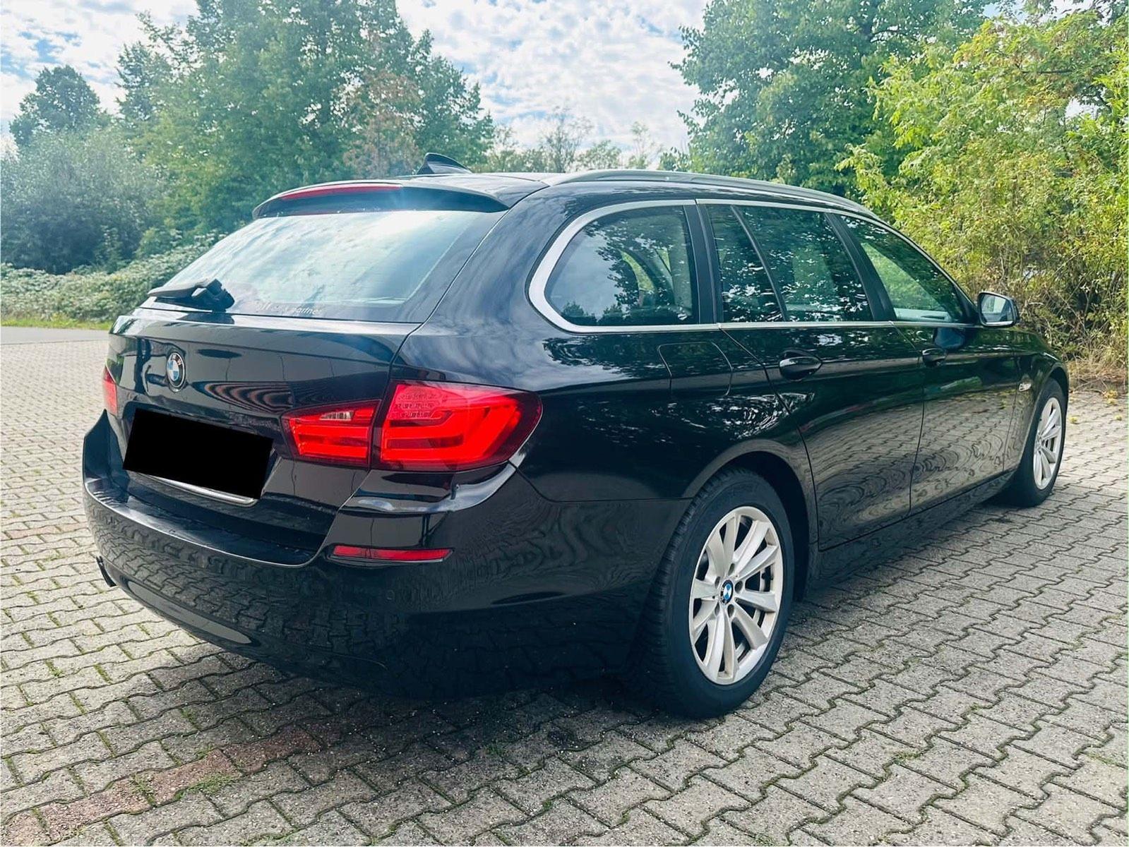 BMW 530 2011 — rear view
