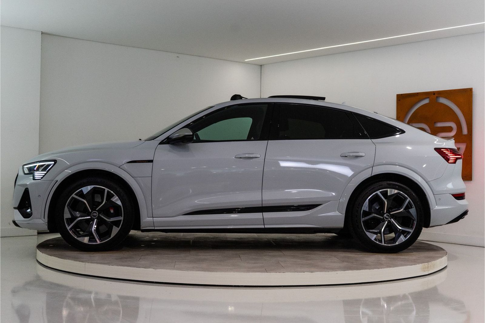 Audi e-tron Sportback S Quattro 95 kWh 504PK | Pano | imagem 2