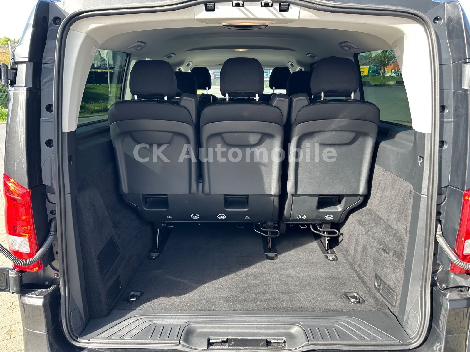 Fahrzeugabbildung Mercedes-Benz Vito Tourer Pro 124 Edition Autom/8Sitze/Kam/AHK