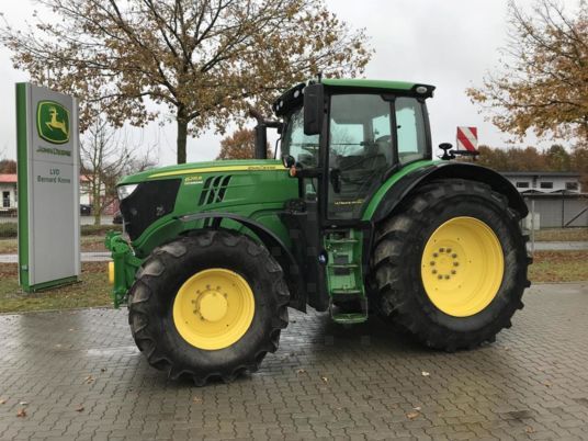 John Deere 6215R