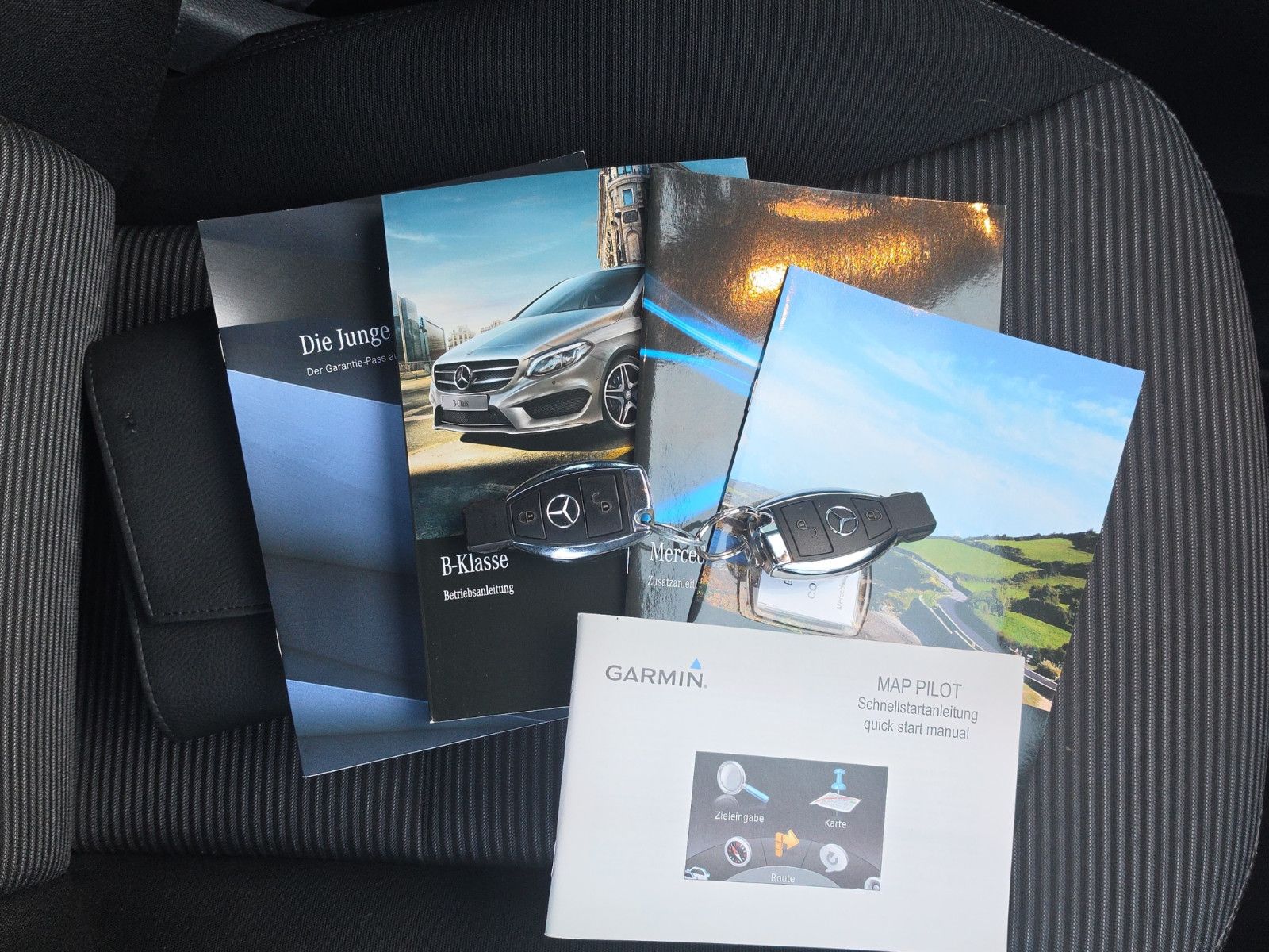 Fahrzeugabbildung Mercedes-Benz B 180 AUTOMATIK KAMERA TEMPOMAT SITZHEIZUNG NAVI