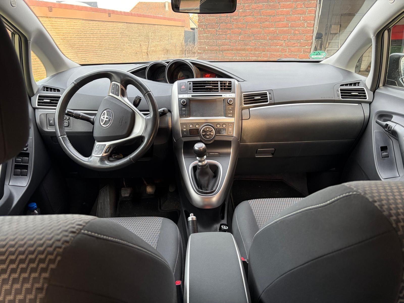 Toyota Verso 2015 — engine 111 HP (82kW)
