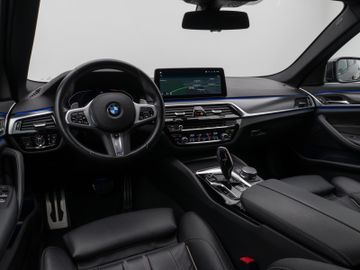 Fahrzeugabbildung BMW 520d M Sport Kamera DAB HiFi Stop&Go Komfort