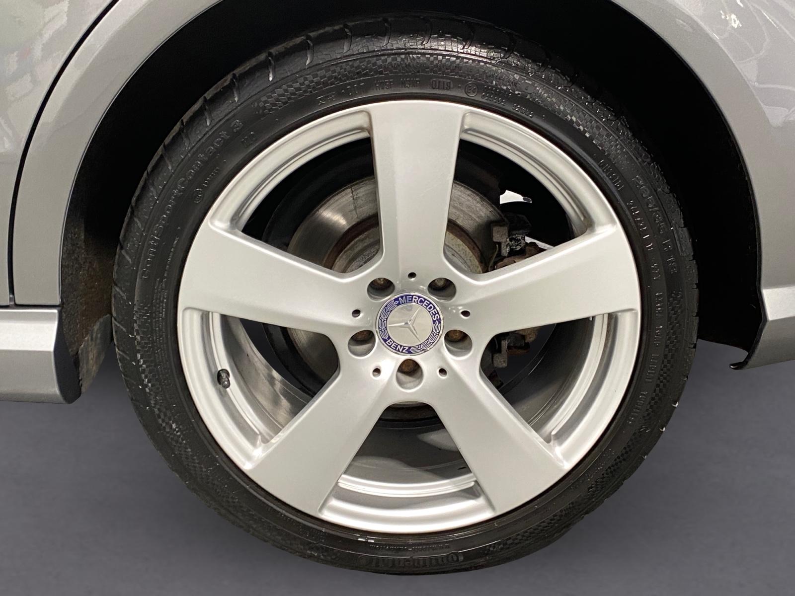 Mercedes-Benz E200 CDI Lim. BlueEfficiency, NAVI, PDC, BIXENON