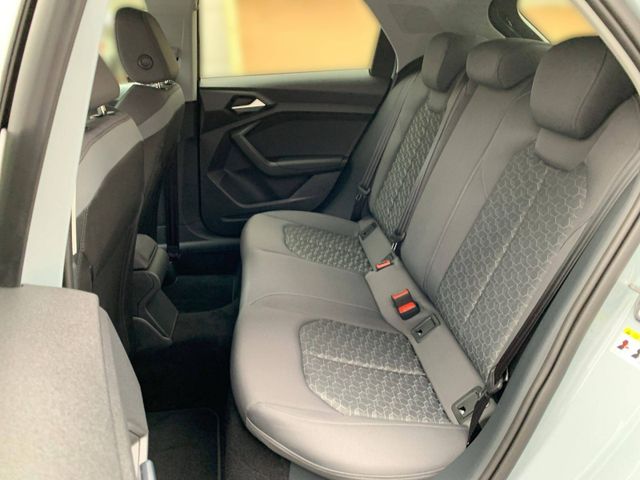 A1 Sportback 25 TFSI +SHZ+TEMPOMAT+PDC+CARPLAY++