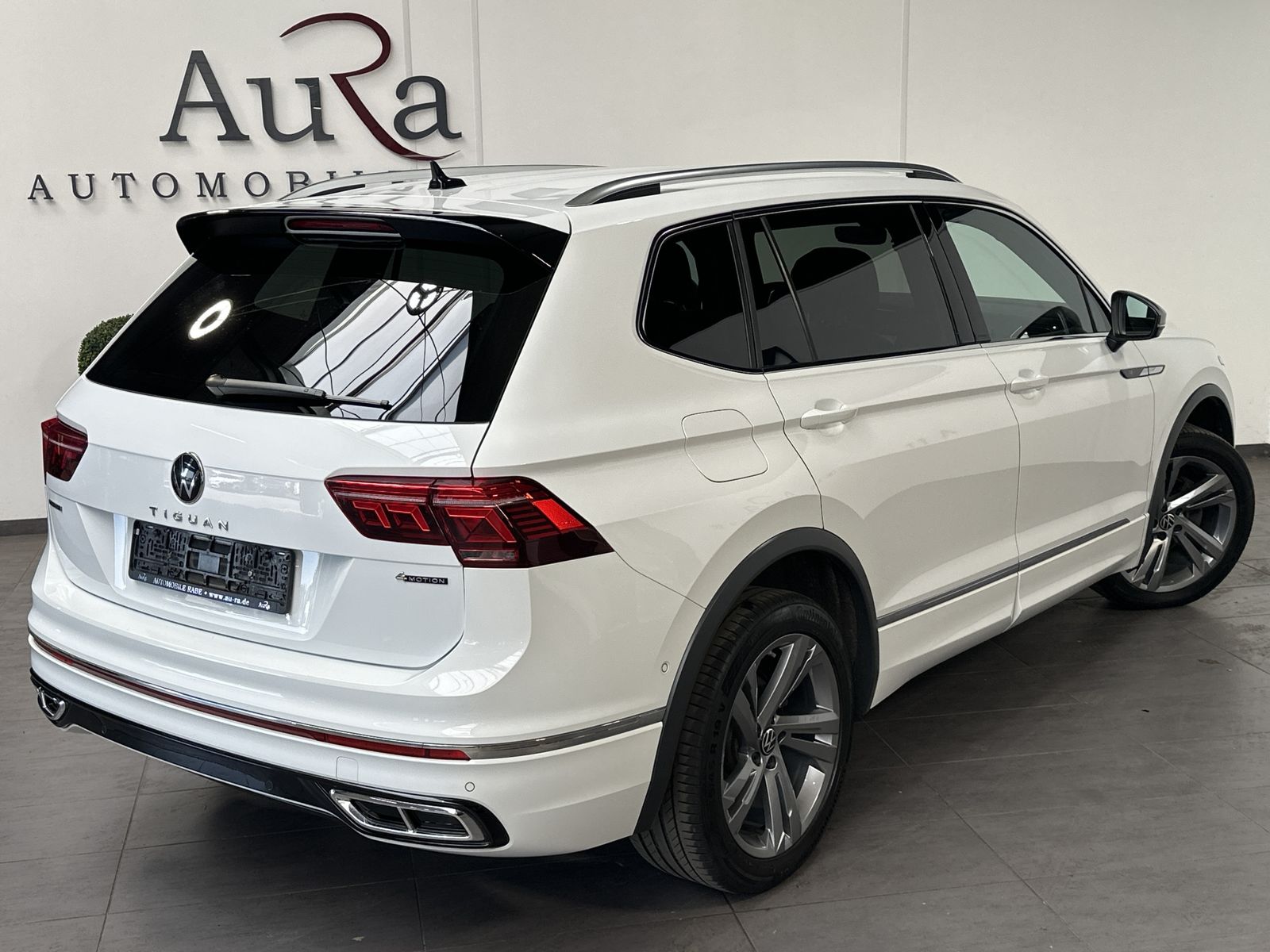 Fahrzeugabbildung Volkswagen Tiguan Allspace 2.0 TDI 4M R-Line NAV+LED+AHK+VC