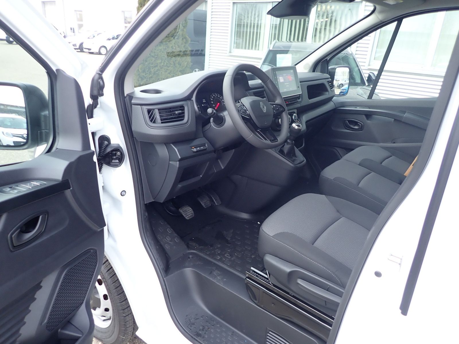 Fahrzeugabbildung Renault Trafic 3,0t BLUE dCi 130 L1H1 KOMFORT/BOTT-PAKET