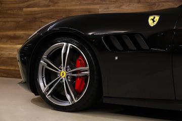 صورة مصغرة 17 لـ 2017 Ferrari GTC4LUSSO