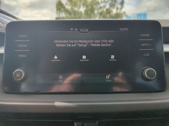 Fahrzeugabbildung SKODA Fabia 1.0 MPI Ambition CLIMATRONIC SITZHZG SMART