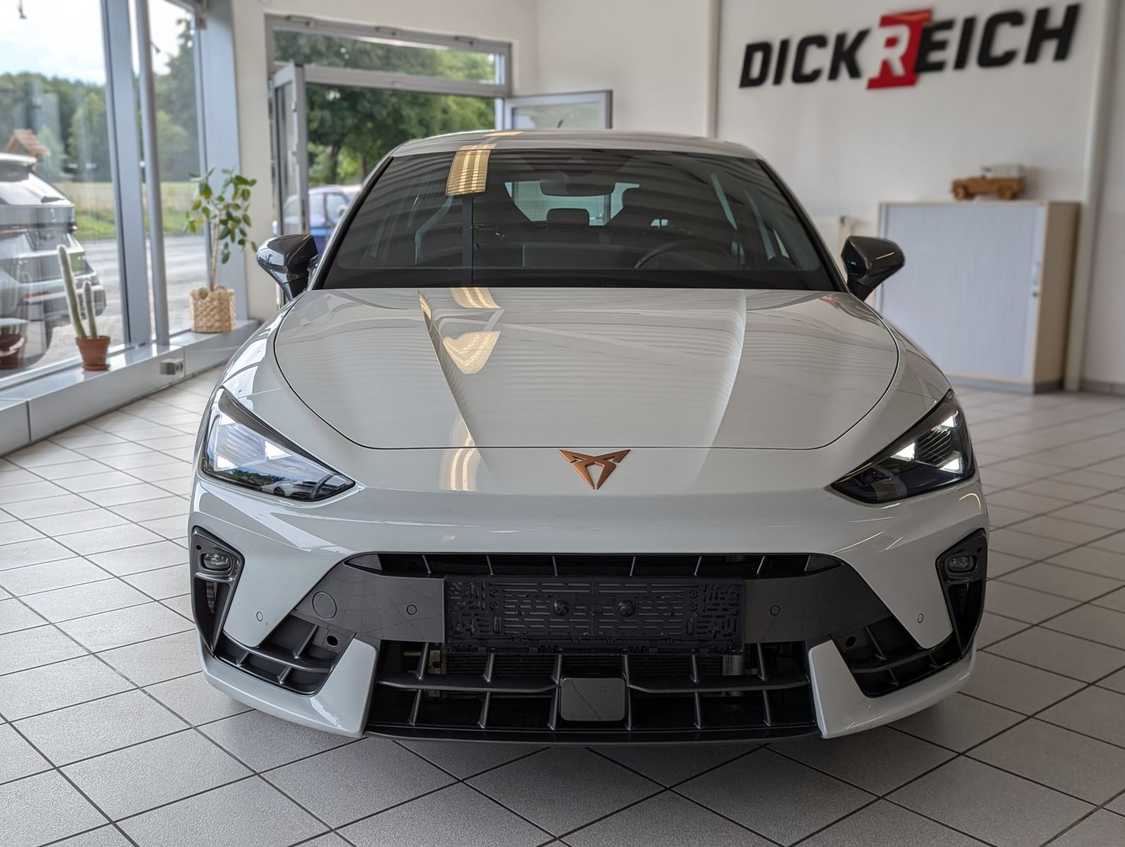 CUPRA Leon 1.5 eTSI Intelligent-Dynamic-Edge-Paket - Image 2