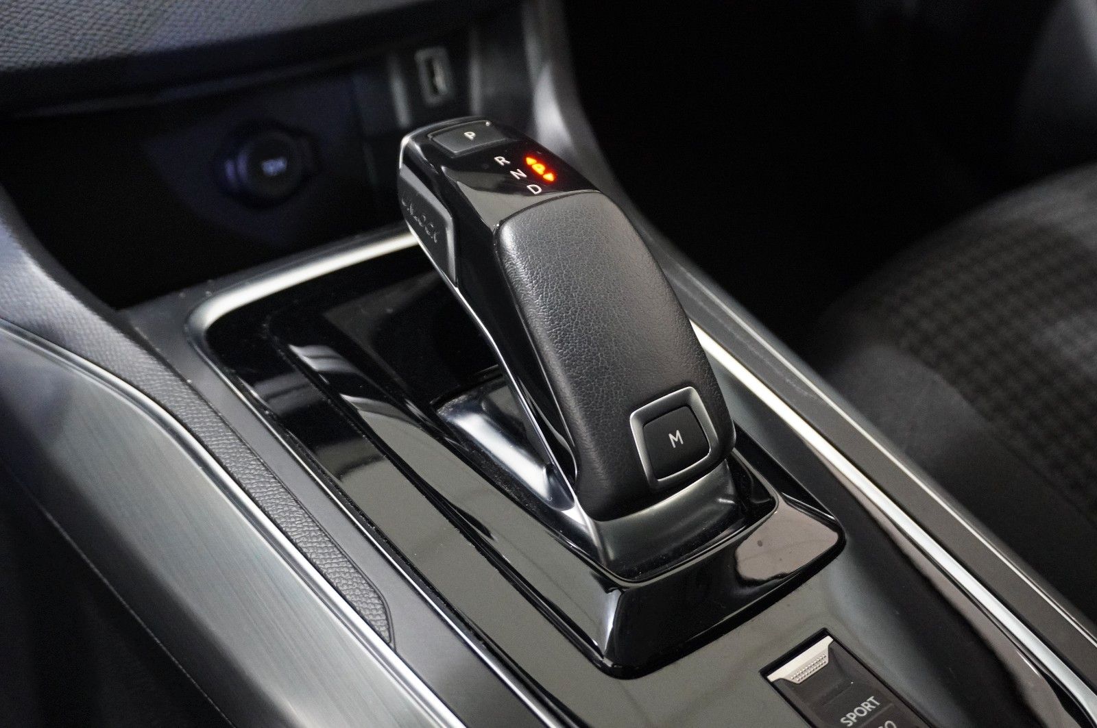 Fahrzeugabbildung Peugeot 308 LIM. 1.2T ACTIVE PACK NAVI/LED/TEMP./DAB+