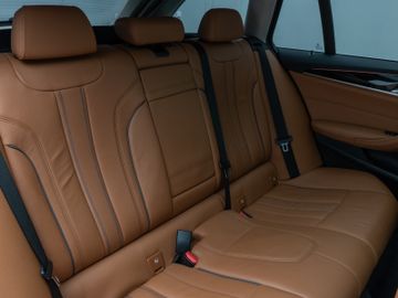 Fahrzeugabbildung BMW 540i xDr Tour Luxury Line HI-FI HUD DAB Panorama