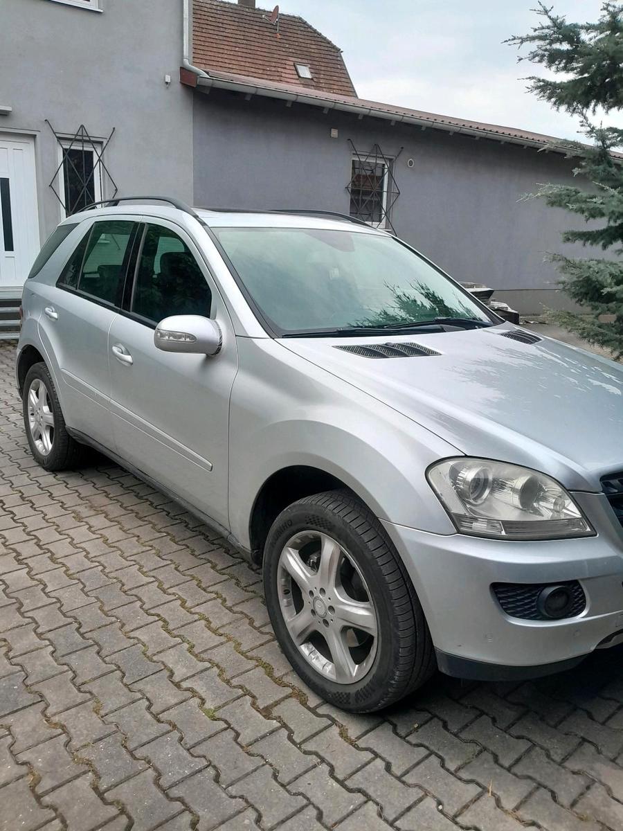 Mercedes-Benz ML280 2006 — interior