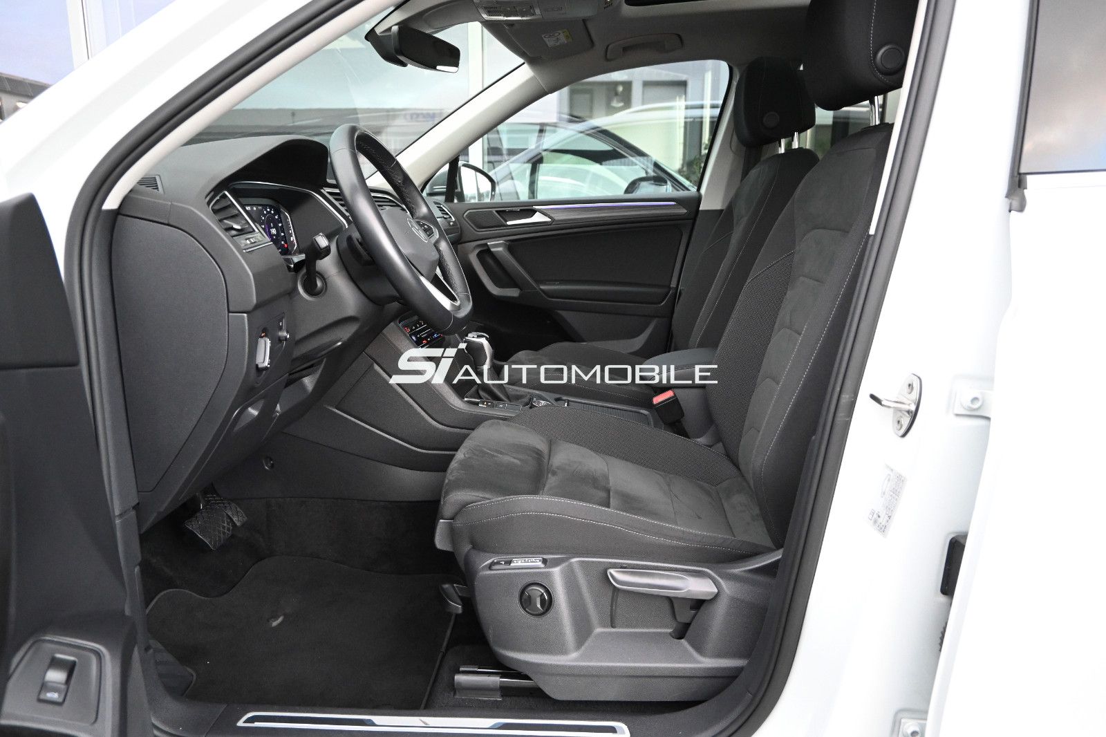 Fahrzeugabbildung Volkswagen Tiguan Allspace 2.0 TDI DSG 4M. °AHK°STHZ°PANO°